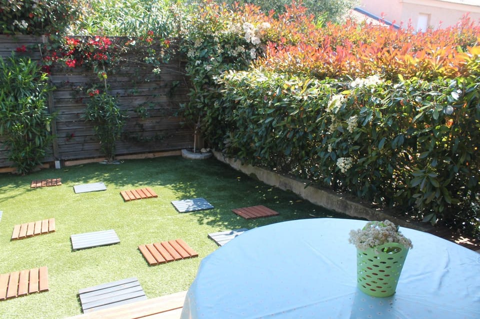 Day, Garden view