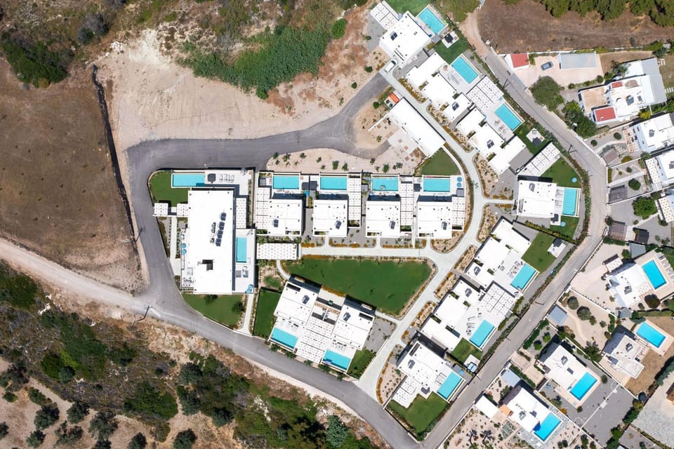 Property building, Neighbourhood, Natural landscape, Swimming pool, Location