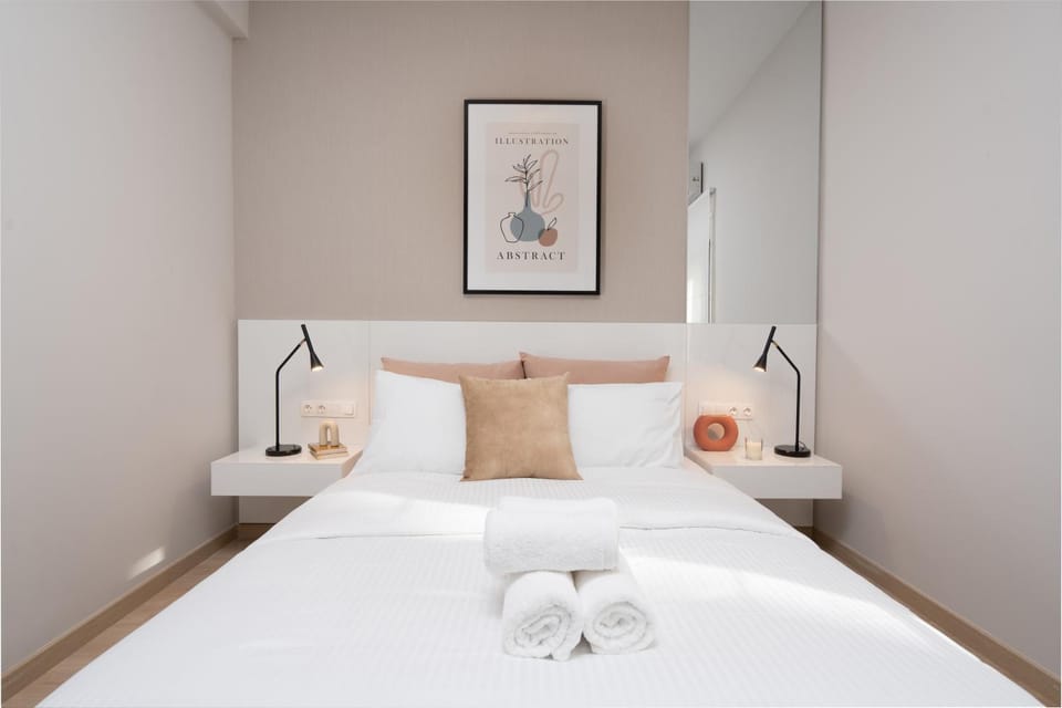 Bed, Photo of the whole room, Bedroom, towels