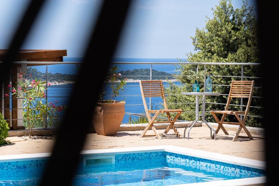 Natural landscape, Balcony/Terrace, Pool view, Sea view, Swimming pool, sunbed