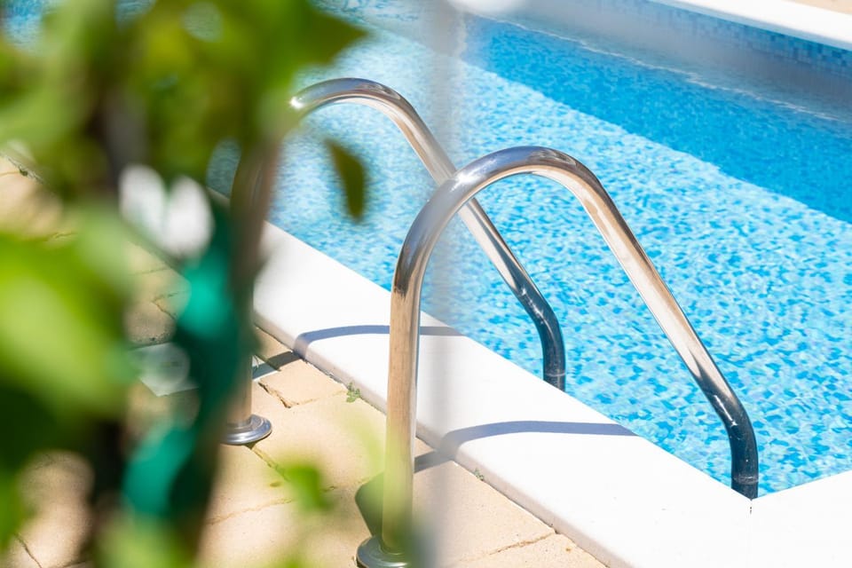 Day, Pool view, Swimming pool, Swimming pool, sunbed