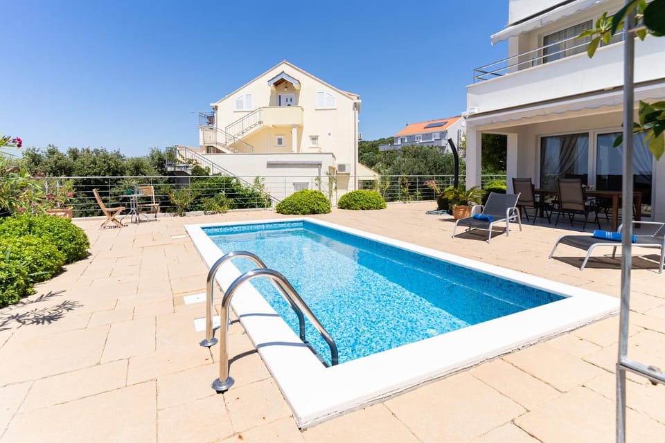 Patio, Pool view, Swimming pool, Swimming pool, sunbed