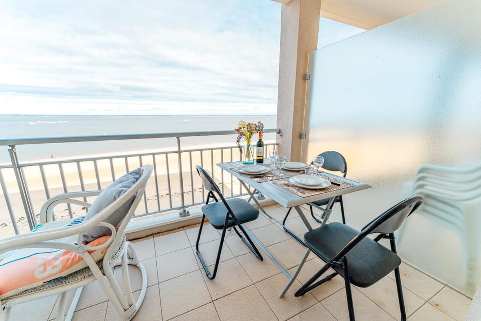 View (from property/room), Balcony/Terrace, Dining area