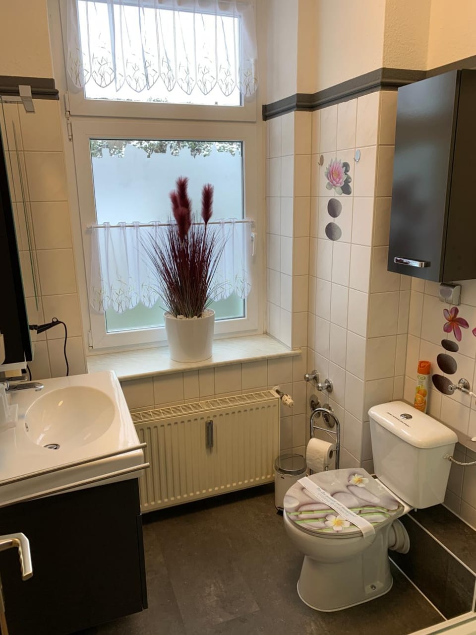 Toilet, Bathroom, towels