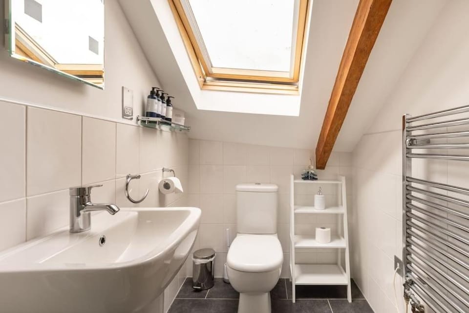 Duke House - Top Floor Apartment - 1 bedroom apartment with Hot Tub Apartment in Padstow