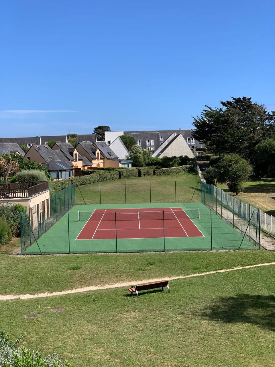Perle Beach, Petite maison située en bord de plage, piscine. House in Clohars-Carnoët