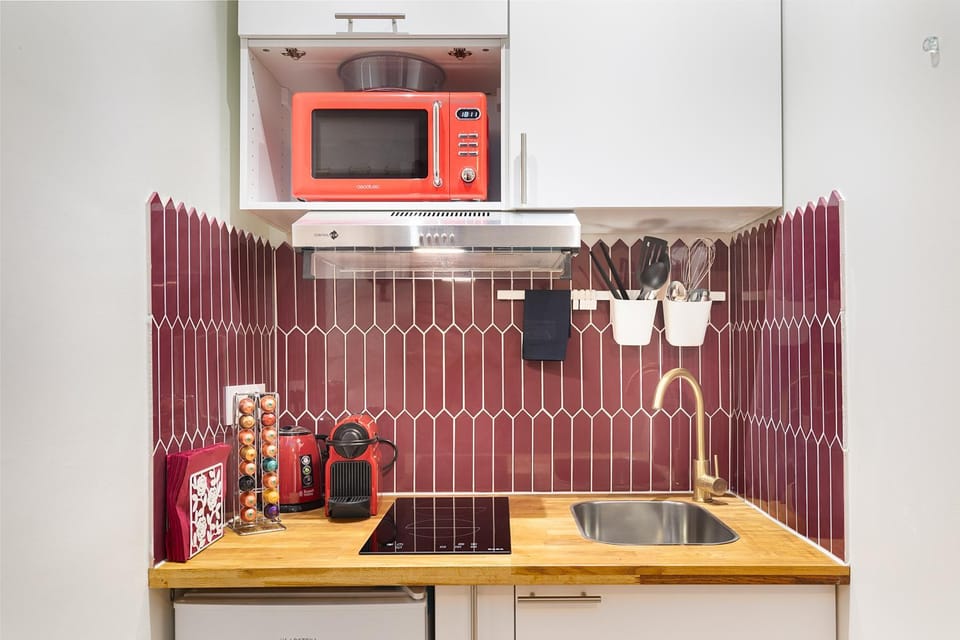 Guestrust- Arc de Triomphe Corail Apartment in Paris