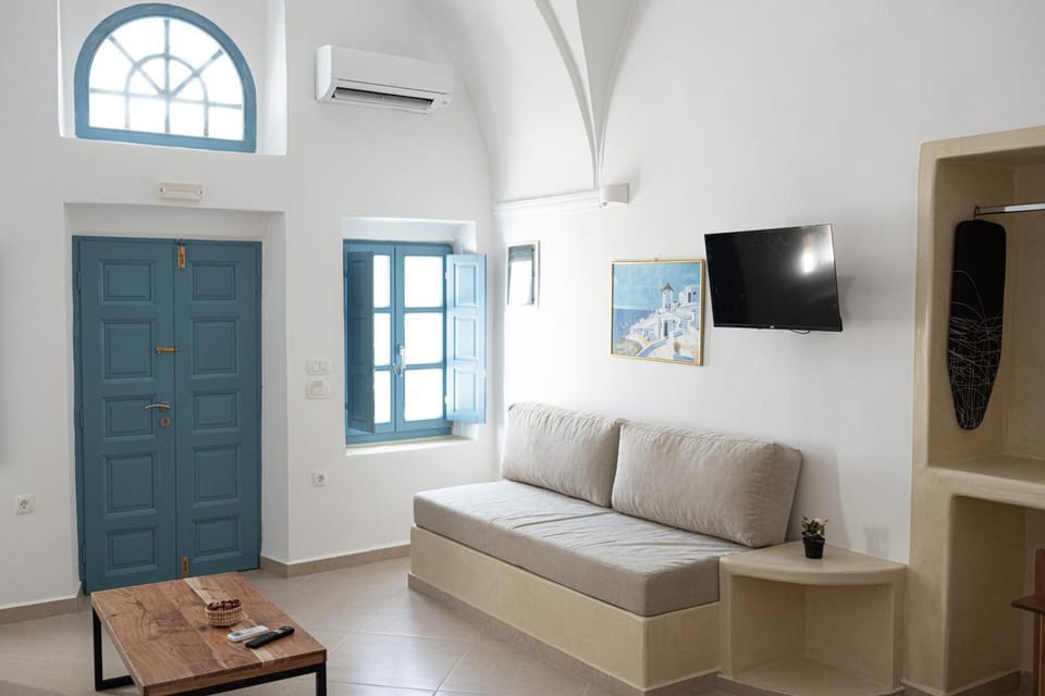 The Beauty of Oia House in Oia