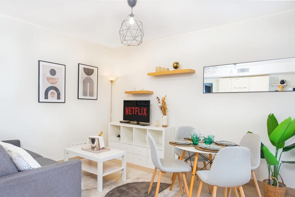 TV and multimedia, Living room, Dining area
