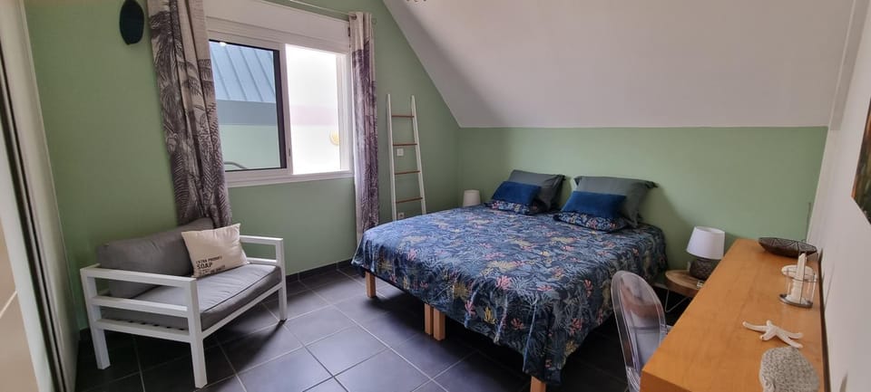 Seating area, Bedroom