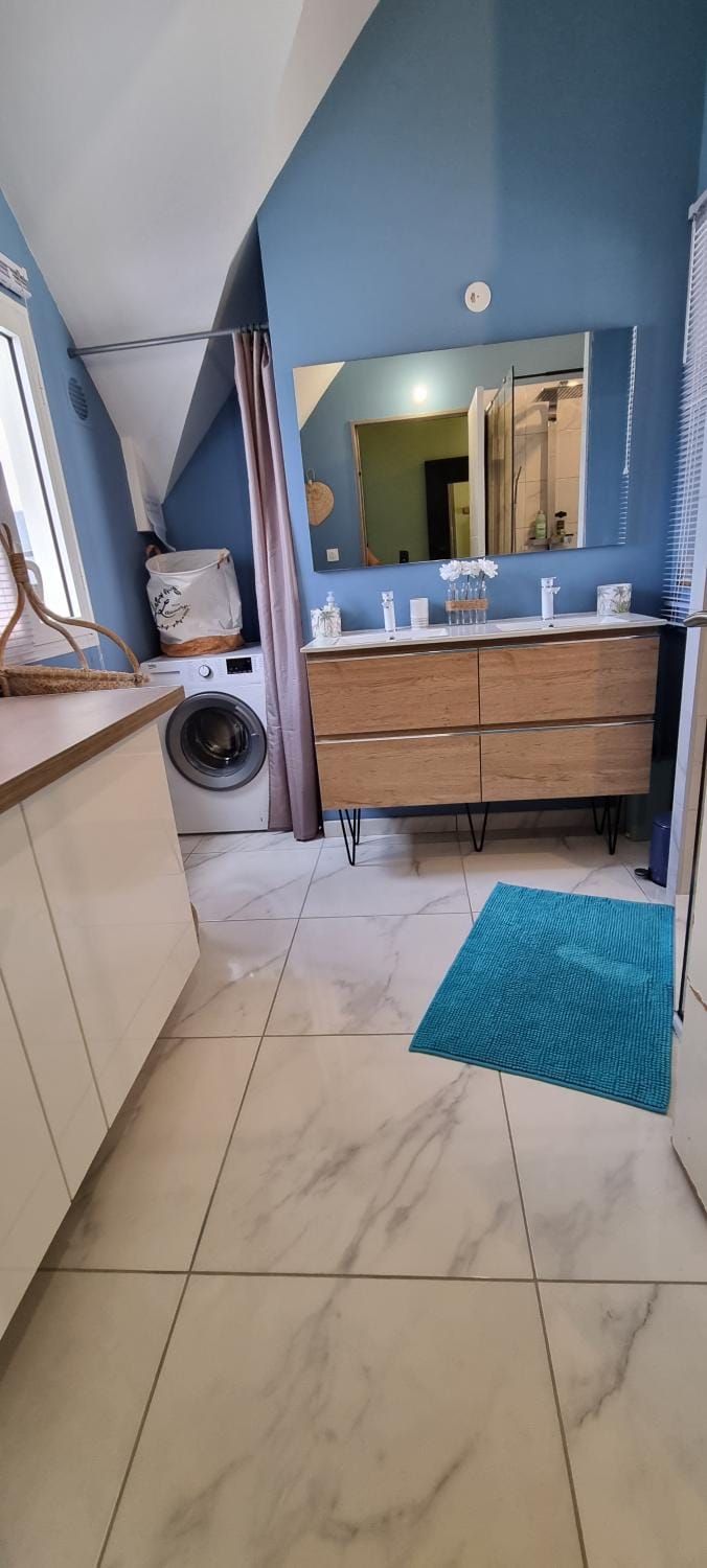 Bathroom, washing machine