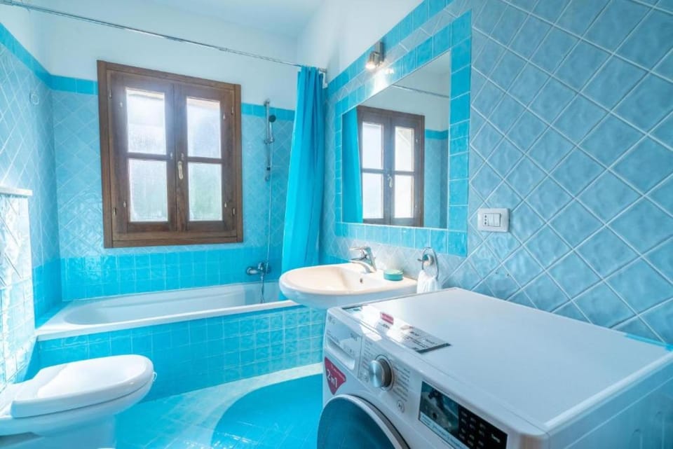 Bathroom, Living room