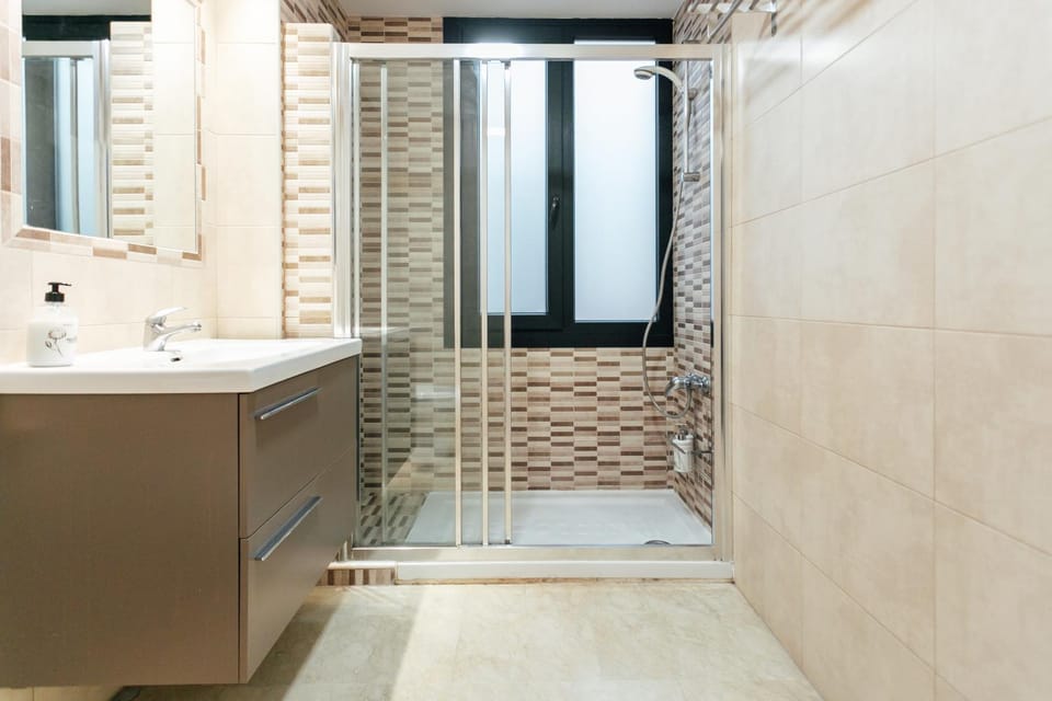 Shower, Bathroom, towels