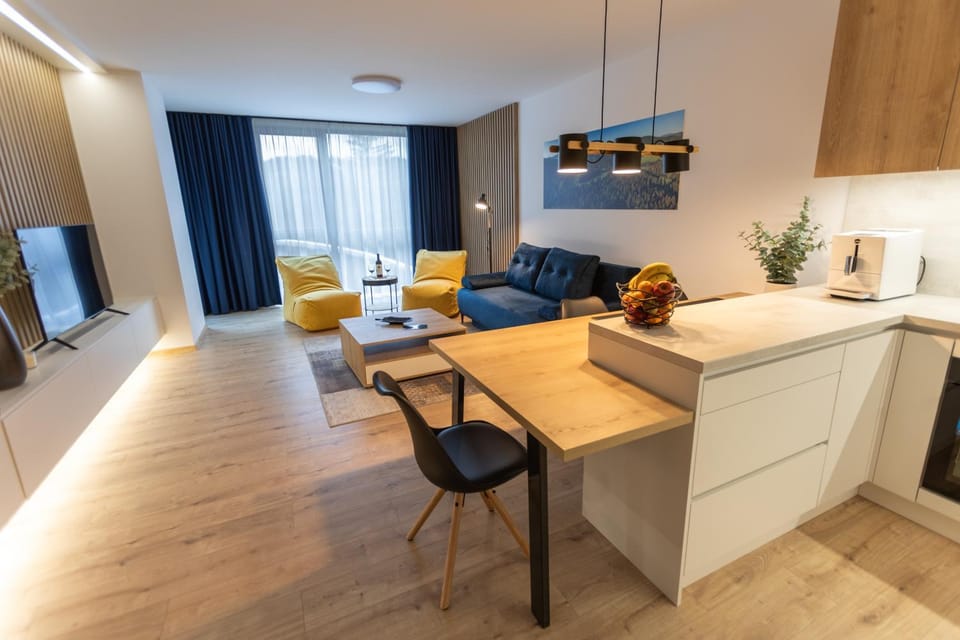 Kitchen or kitchenette, Living room