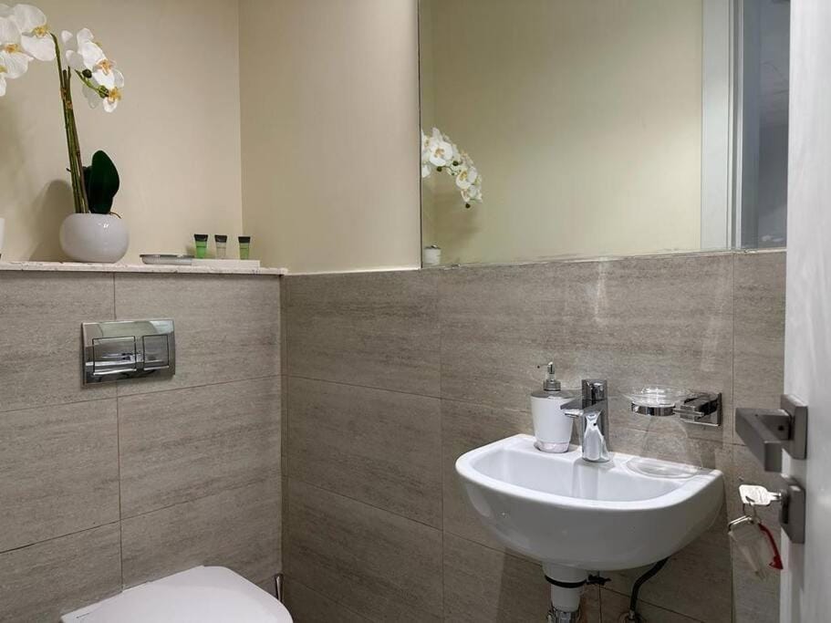 Layover in the Green City 203 Oasis 3 Apartment in Abu Dhabi