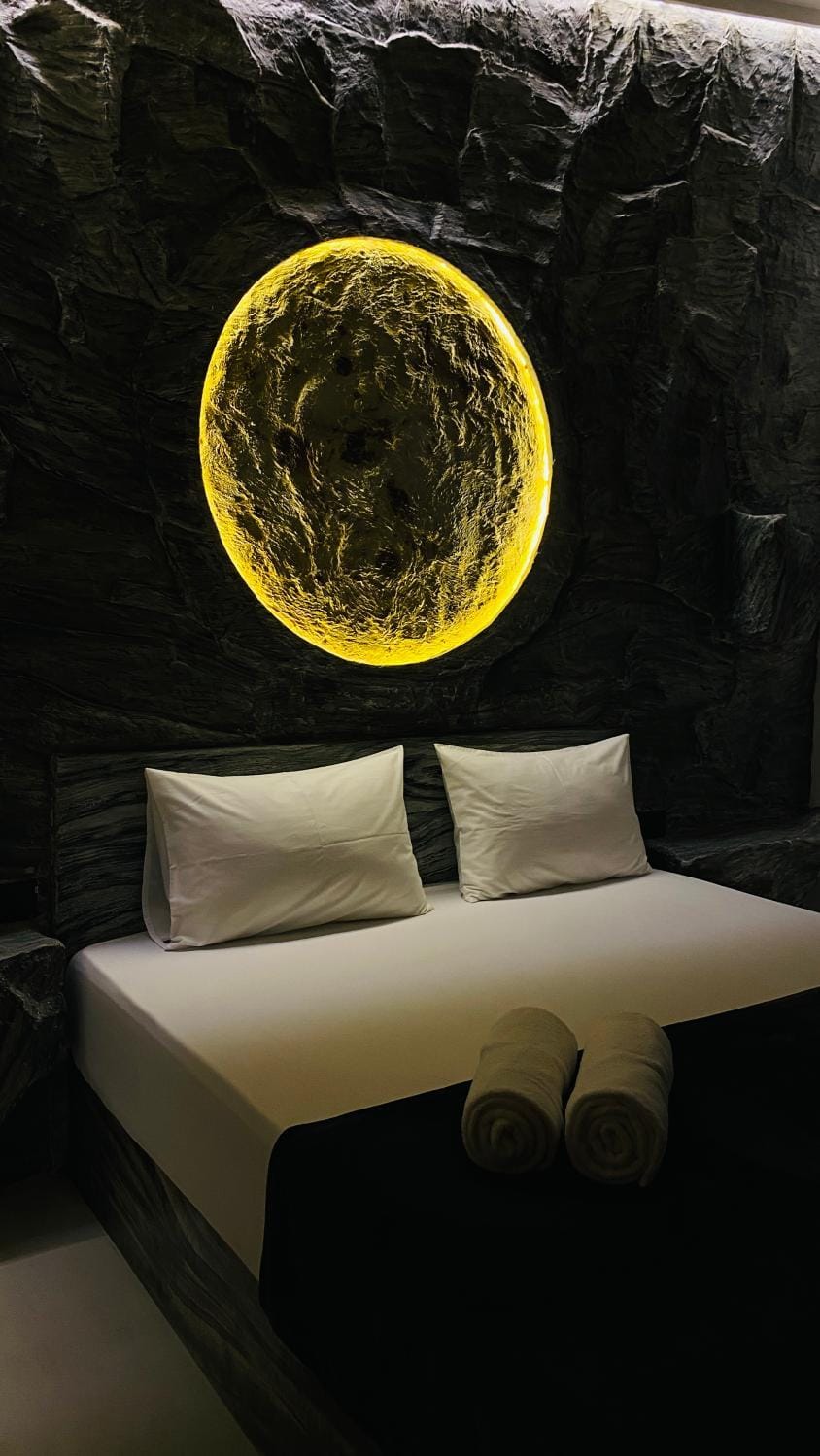 Bed, Night, Photo of the whole room, Bedroom