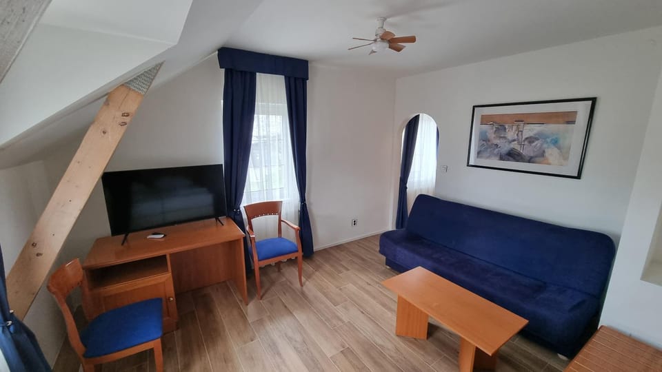 TV and multimedia, Seating area
