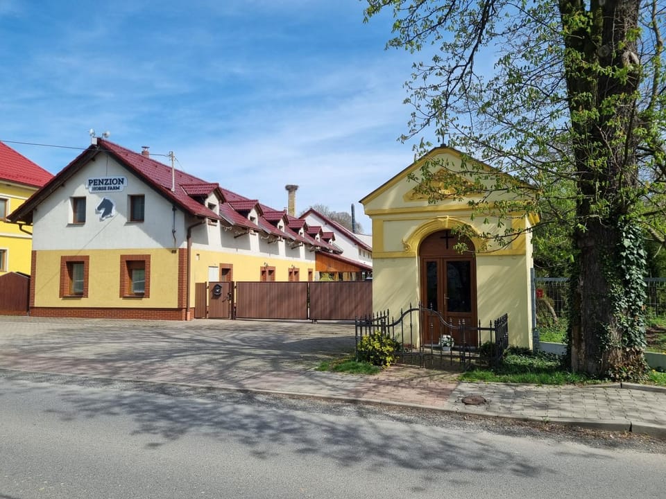 Property building, Day, Neighbourhood