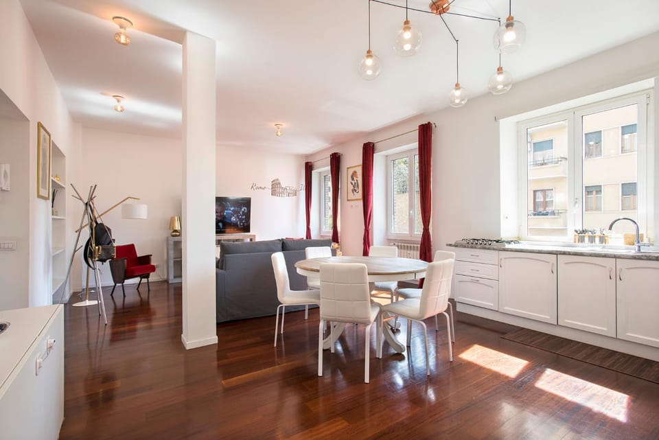 TV and multimedia, Kitchen or kitchenette, Living room, Seating area, Dining area, fireplace