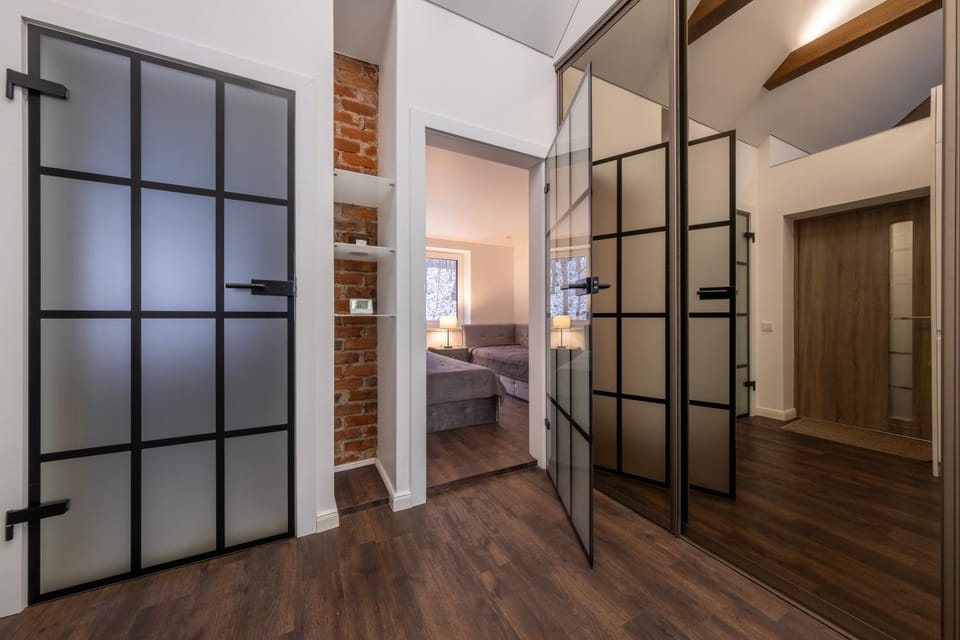 Facade/entrance, wardrobe
