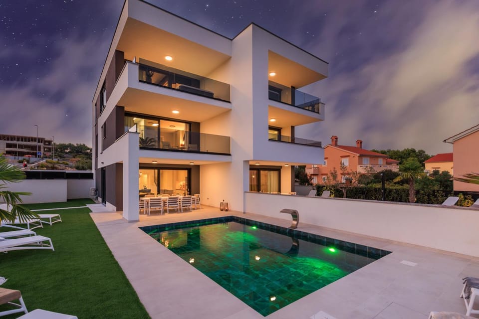Property building, Swimming pool