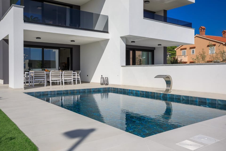 Pool view, Swimming pool