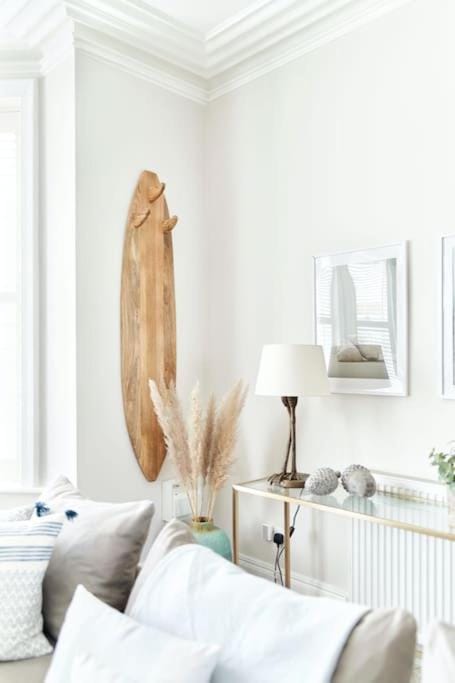 The Beach House Sleeps 20 & 4 mins to the beach House in Bournemouth