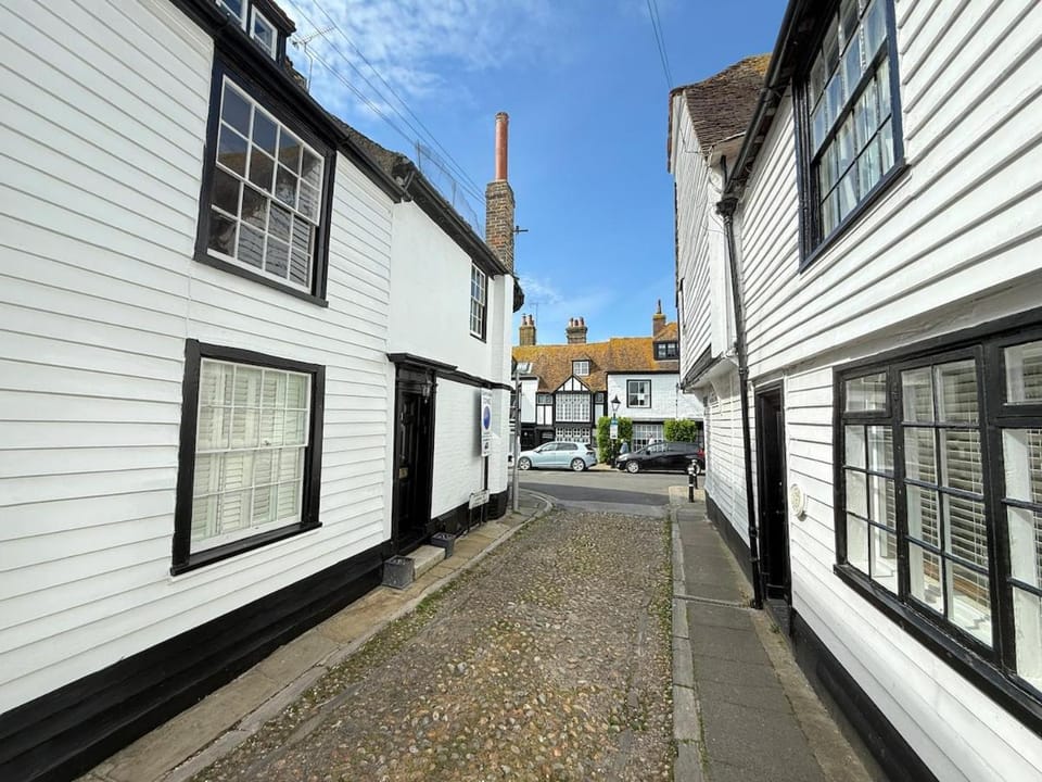Property building, Street view, Location