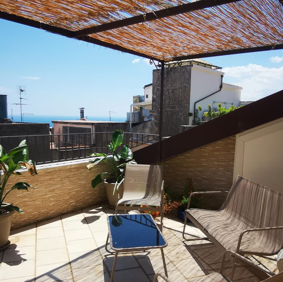 Donna Rosa - Main Avenue House in Taormina
