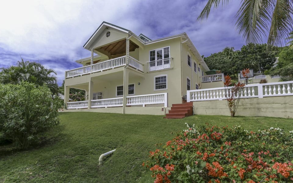 Newly renovated 3-bed spacious family home - Villa Decaj home Villa in Caribbean