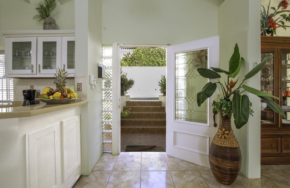 Newly renovated 3-bed spacious family home - Villa Decaj home Villa in Caribbean