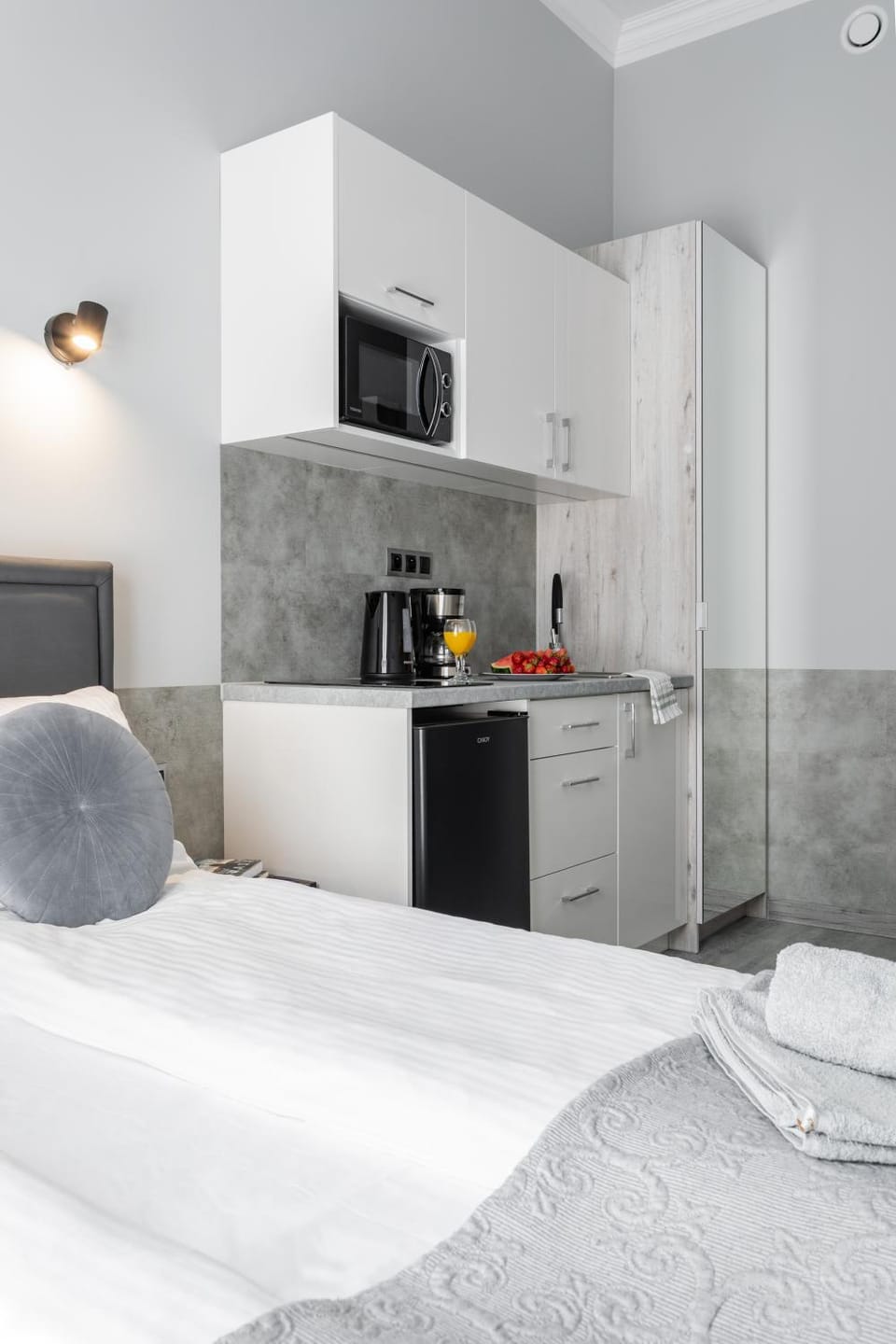 Bed, Coffee/tea facilities, Kitchen or kitchenette, Photo of the whole room, towels