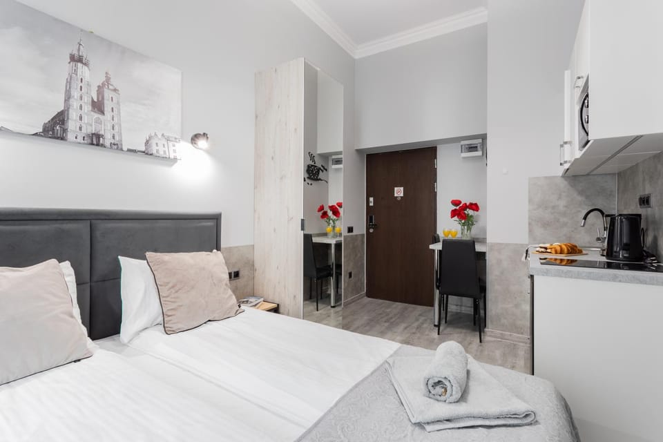 Bed, Kitchen or kitchenette, Photo of the whole room, towels