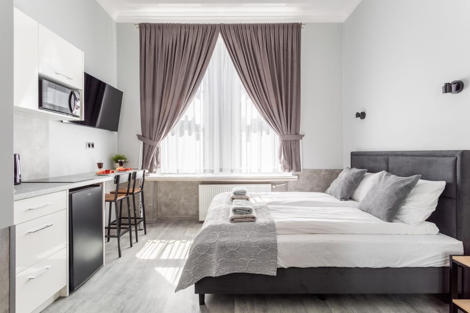 Bed, TV and multimedia, Photo of the whole room, Seating area
