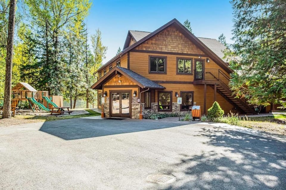 Wooded Dreams Apartment in Whitefish