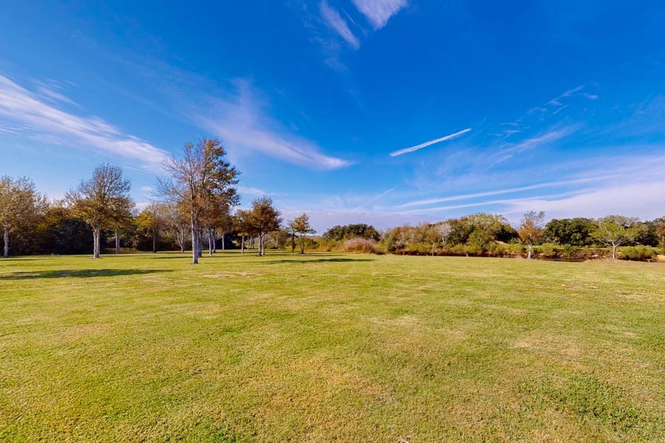 30-Acre Danbury Retreat By the Bayou: BBQ & Views House in Alvin