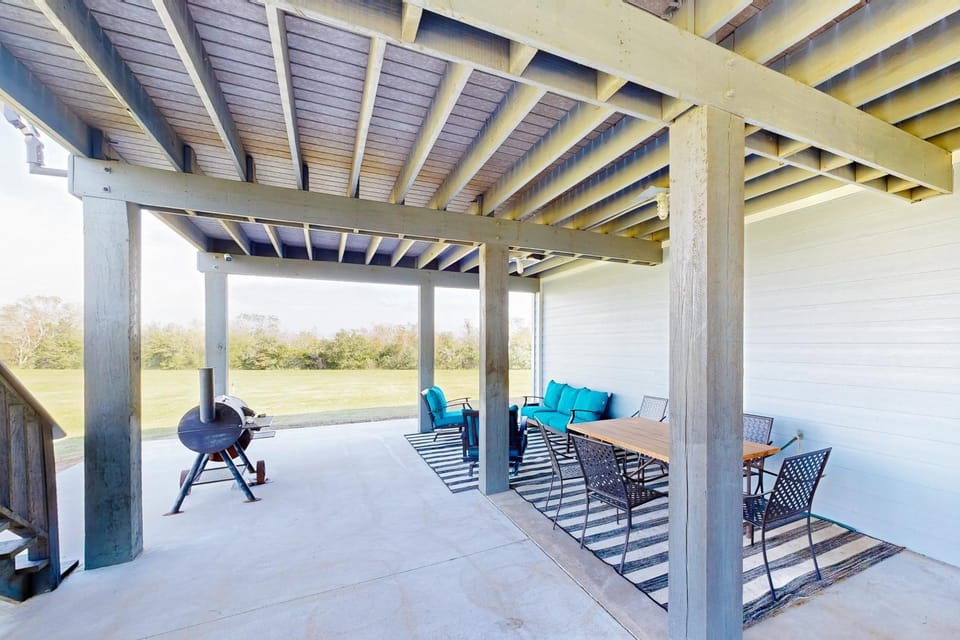 30-Acre Danbury Retreat By the Bayou: BBQ & Views House in Alvin