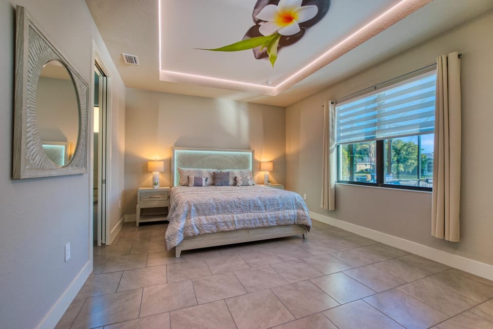 VILLA MODERN TIMES - 4 BEDS - 2 BATHS - 8 GUESTS - WATERVIEW & POOL - INCL. 10% OFF BOAT RENTAL Villa in Cape Coral