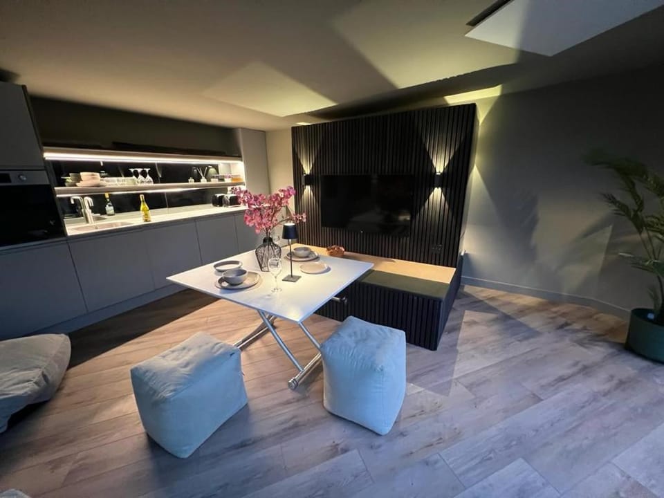 Contemporary Annex Apartment in West Oxfordshire District