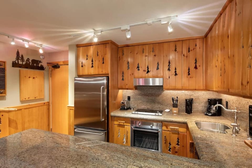 Hearthstone Lodge 3 | Central Whistler Village Condo with Sauna & Hot Tub House in Whistler