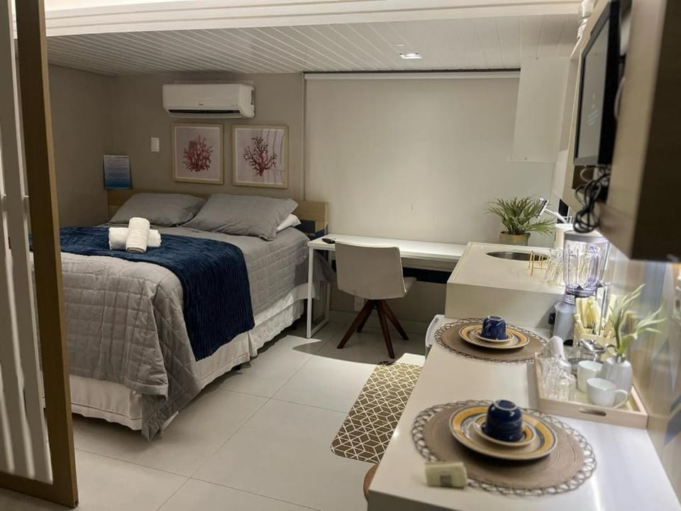 Bed, Coffee/tea facilities, Photo of the whole room, Dining area, Bedroom, air conditioner