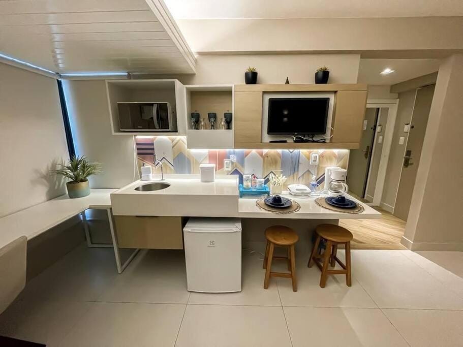 Kitchen or kitchenette, minibar, oven