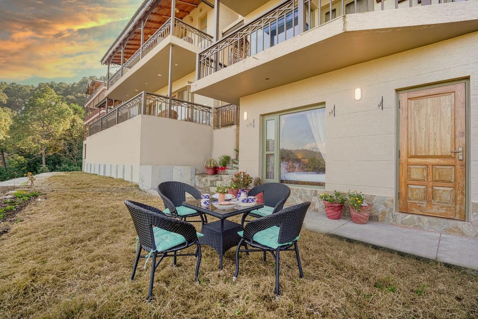 Day, View (from property/room), Seating area, Garden view