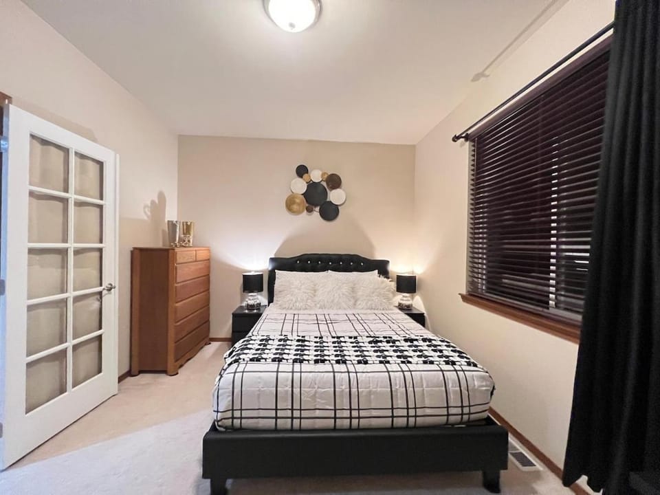 EV2-GRACE VILLA-Many BRs and loft Villa in Everett