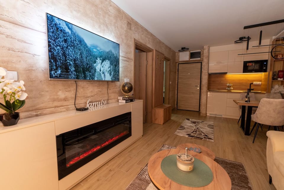 TV and multimedia, Kitchen or kitchenette, Living room, Seating area, flat iron