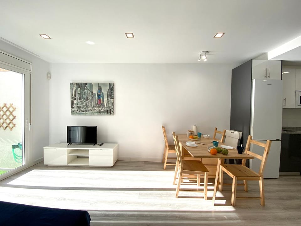 TV and multimedia, Living room, Dining area