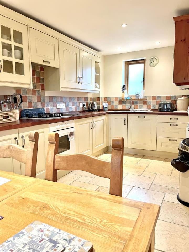 Quiet Cottage in Private Meadow House in High Peak District