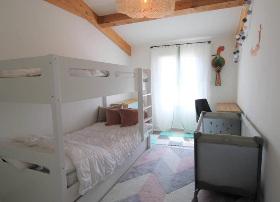 Photo of the whole room, Bedroom, bunk bed