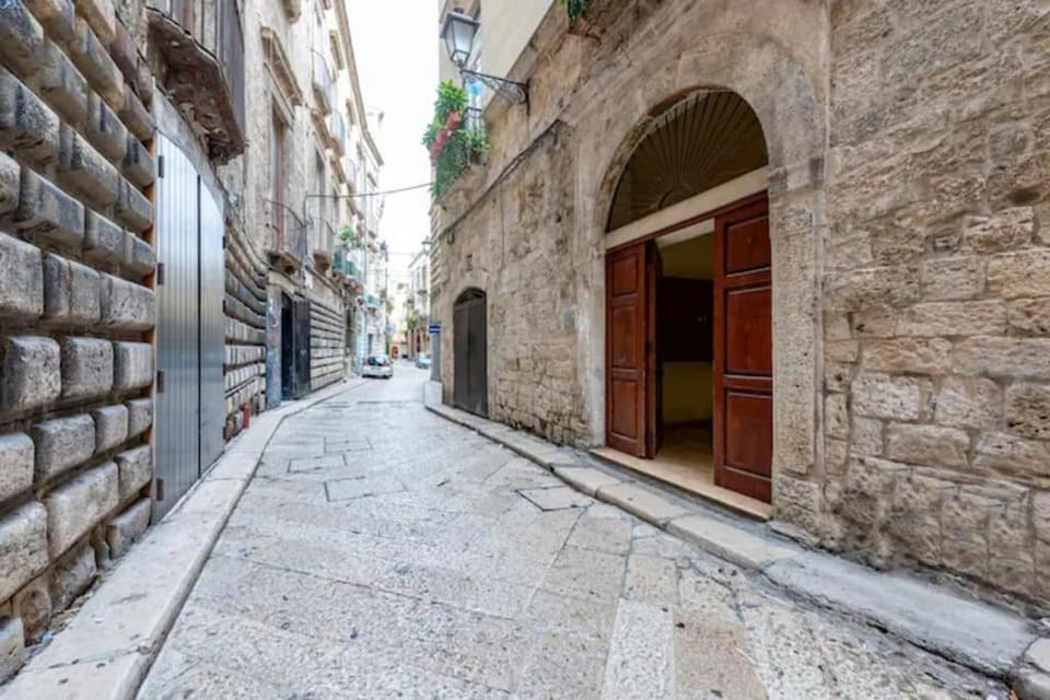 Studio Apartment in the Historic Center Apartment in Bari
