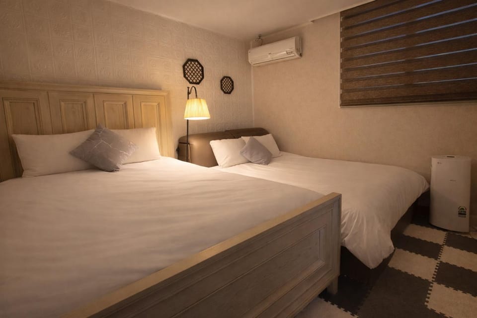 Bed, Bedroom, air conditioner